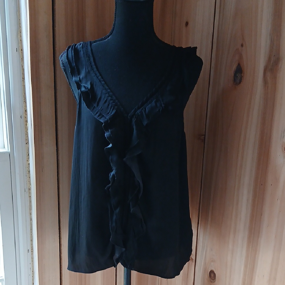 H&M Black Sleeveless Ruffled V-Neck Blouse